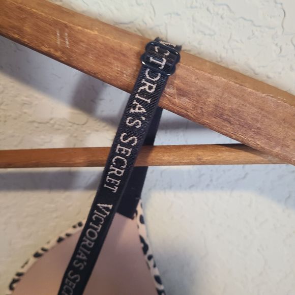 Victoria's Secret Push Up Leopard Cheetah Tshirt Lined Bra size 32A EUC - Picture 6 of 8